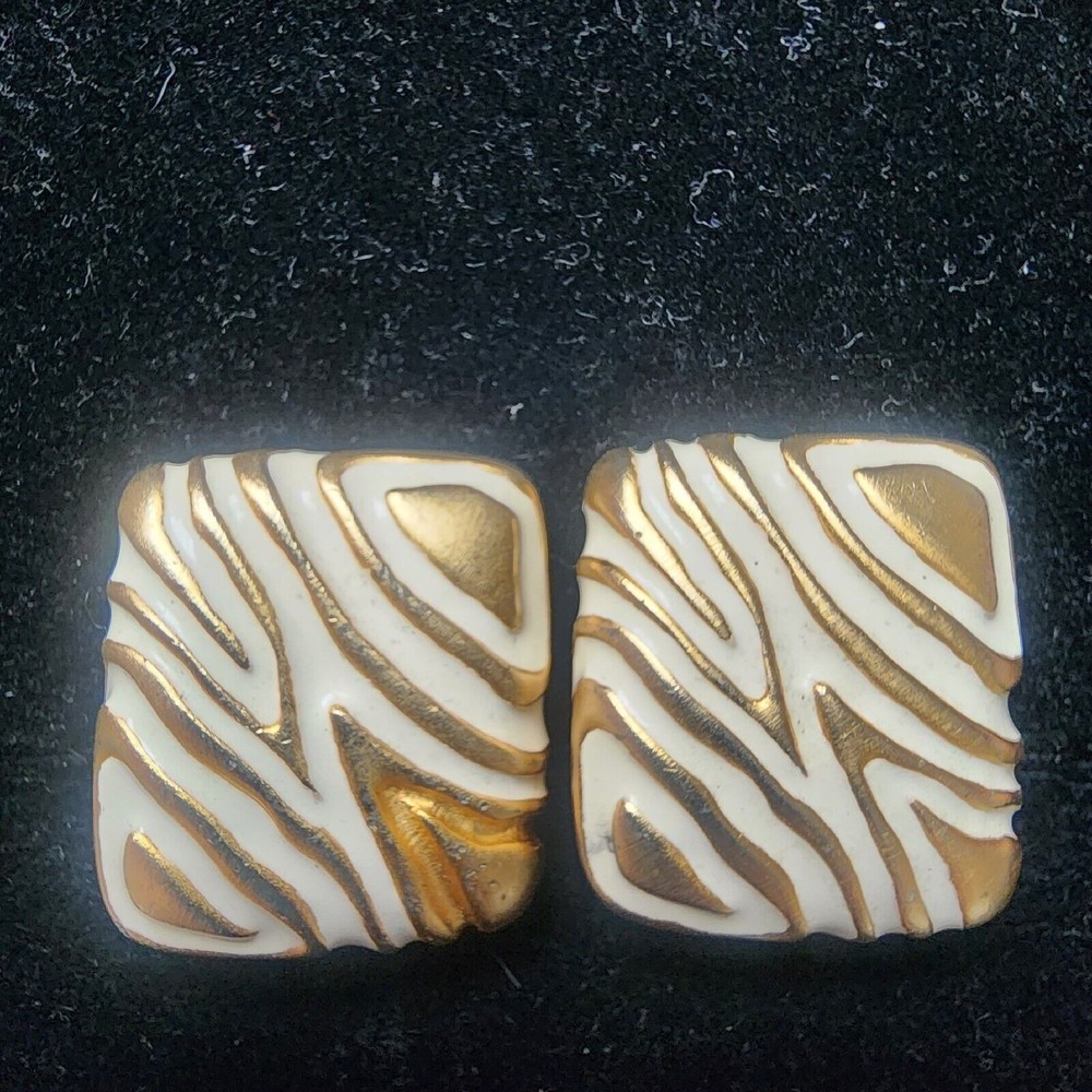 Vintage Signed Donald Stannard White Enamel & Gold Tone Clip On Earrings Chunky